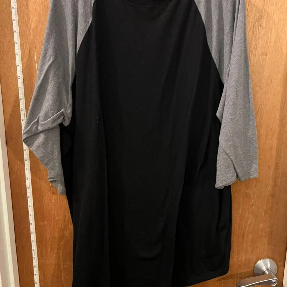 4X Size 4(4X) - Torrid - Black and Gray Novelty Baseball T-Shirt - Picture 5 of 6